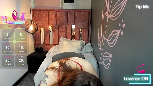 Snapshot of Isa_Thompson__ chatting on 24, 9, 2025 Isa Thompson online show from 24, 9, 2025