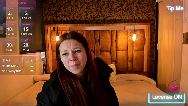 Snapshot of Isa_Thompson__ chatting on 28, 10, 2025 Isa Thompson online show from 28, 10, 2025