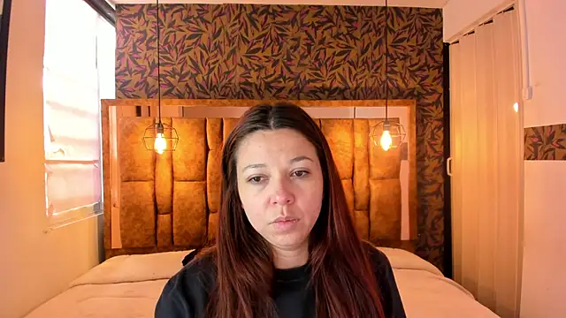 Snapshot of Isa_Thompson__ chatting on 1, 12, 2025 Isa Thompson online show from 1, 12, 2025