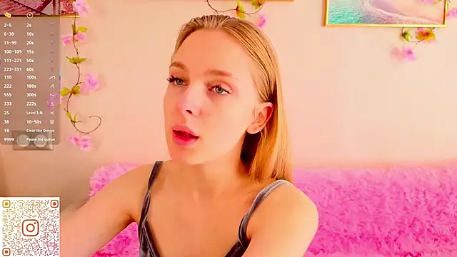 Snapshot of CindyGreen chatting on 14, 10, 2025 CindyGreen online show from 14, 10, 2025