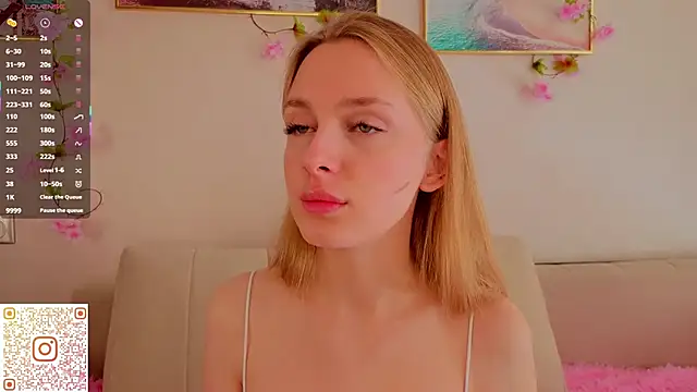 Snapshot of CindyGreen chatting on 15, 10, 2025 CindyGreen online show from 15, 10, 2025