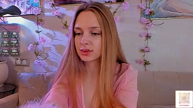 Snapshot of CindyGreen chatting on 5, 11, 2025 CindyGreen online show from 5, 11, 2025