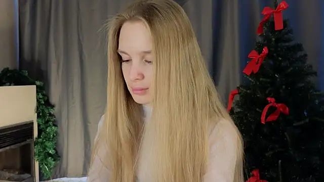 Snapshot of CindyGreen chatting on 5, 12, 2025 CindyGreen online show from 5, 12, 2025