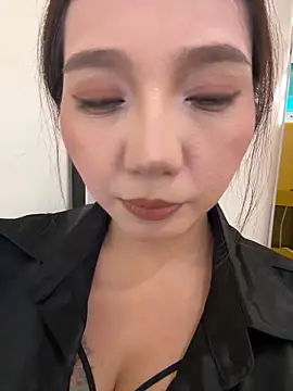 Snapshot of Dujuan-d chatting on 11, 10, 2025 Dujuan-d online show from 11, 10, 2025