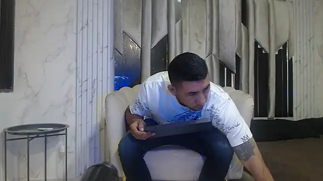 Snapshot of Morganandmegan chatting on 6, 10, 2025 Morganandmegan online show from 6, 10, 2025