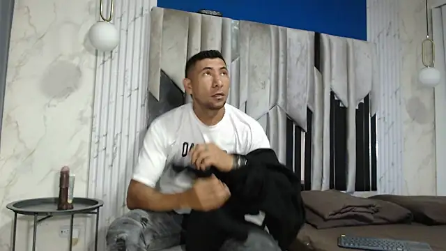 Snapshot of Morganandmegan chatting on 7, 11, 2025 Morganandmegan online show from 7, 11, 2025