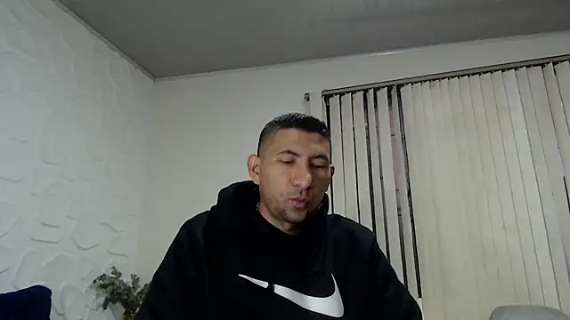 Snapshot of Morganandmegan chatting on 19, 11, 2025 Morganandmegan online show from 19, 11, 2025