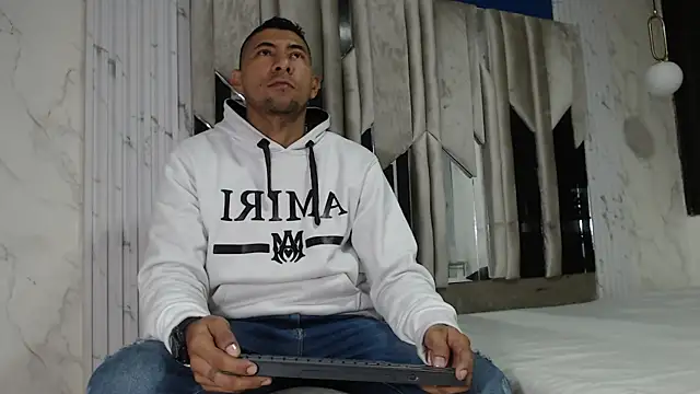 Snapshot of Morganandmegan chatting on 24, 11, 2025 Morganandmegan online show from 24, 11, 2025