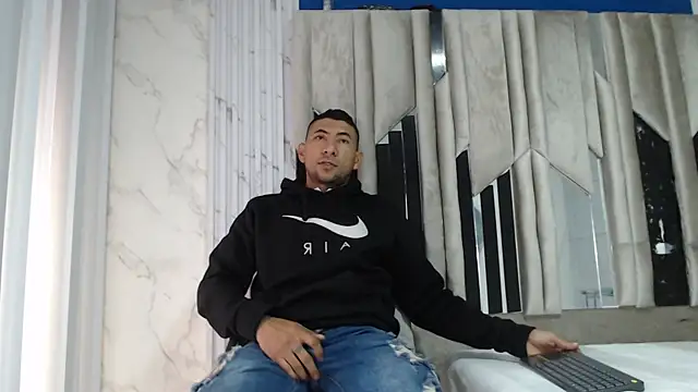 Snapshot of Morganandmegan chatting on 25, 11, 2025 Morganandmegan online show from 25, 11, 2025