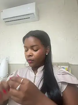 Snapshot of tayzinhaaa chatting on 21, 7, 2026 tayzinhaaa online show from 21, 7, 2026