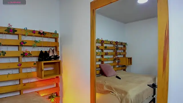 SoftieNymph online show from 3, 12, 2025