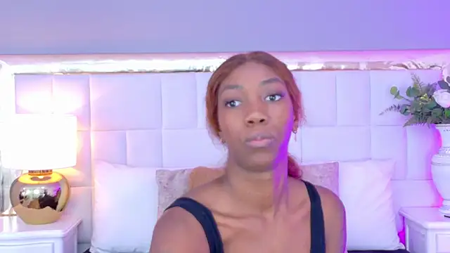 MadeleineHocker online show from 18, 11, 2025