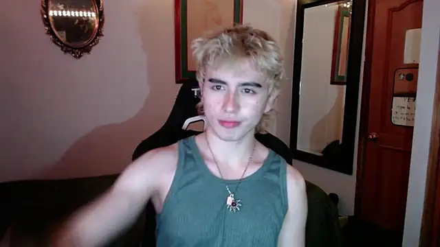 Snapshot of DanteObscuro chatting on 15, 11, 2025 DanteObscuro online show from 15, 11, 2025