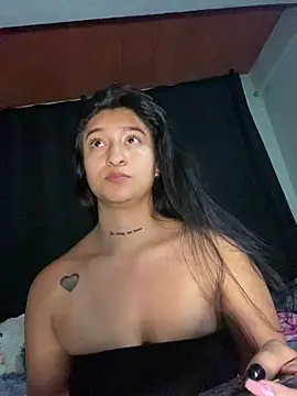 Snapshot of EVAH_LEE_ chatting on 19, 4, 2026 EVAH LEE online show from 19, 4, 2026