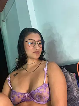 Snapshot of EVAH_LEE_ chatting on 23, 4, 2026 EVAH LEE online show from 23, 4, 2026