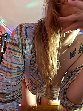 Snapshot of PeachyAriel chatting on 1, 3, 2026 PeachyAriel online show from 1, 3, 2026