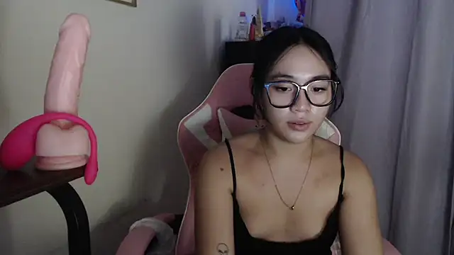 Snapshot of Sweetcummer_laura chatting on 2, 11, 2025 Sweetcummer laura online show from 2, 11, 2025