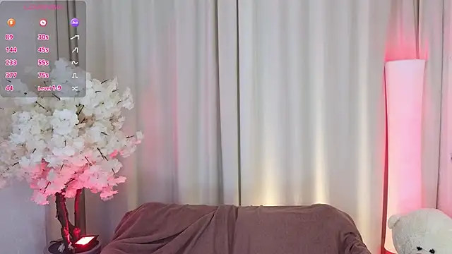 Snapshot of Janet_Jee chatting on 25, 10, 2025 Janet Jee online show from 25, 10, 2025