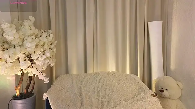 Snapshot of Janet_Jee chatting on 19, 11, 2025 Janet Jee online show from 19, 11, 2025