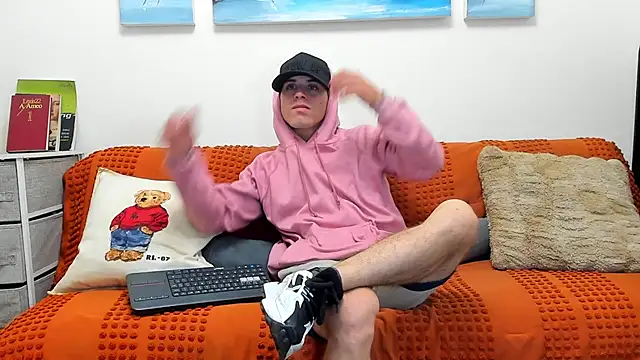 Snapshot of alex-golden chatting on 20, 9, 2025 alex-golden online show from 20, 9, 2025