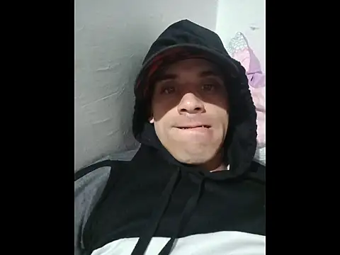 Snapshot of alex-golden chatting on 29, 11, 2025 alex-golden online show from 29, 11, 2025