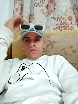Snapshot of alex-golden chatting on 31, 3, 2026 alex-golden online show from 31, 3, 2026