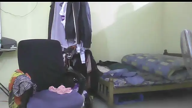 Snapshot of femboyslqueen chatting on 18, 9, 2025 femboyslqueen online show from 18, 9, 2025