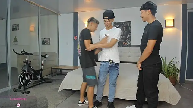 Bisexlifehot   online show from 10, 11, 2025