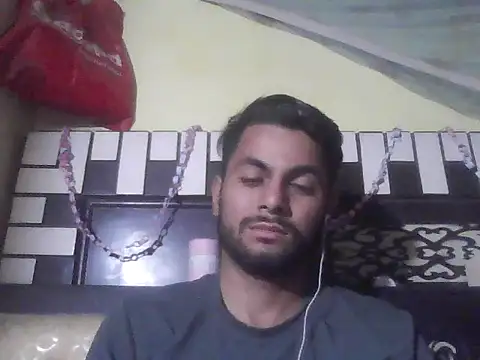 Snapshot of ursdreamperson chatting on 8, 11, 2025 ursdreamperson online show from 8, 11, 2025