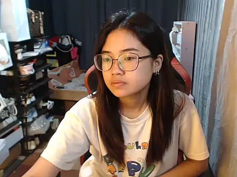 Snapshot of urhoneybunny25 chatting on 10, 10, 2025 urhoneybunny25 online show from 10, 10, 2025