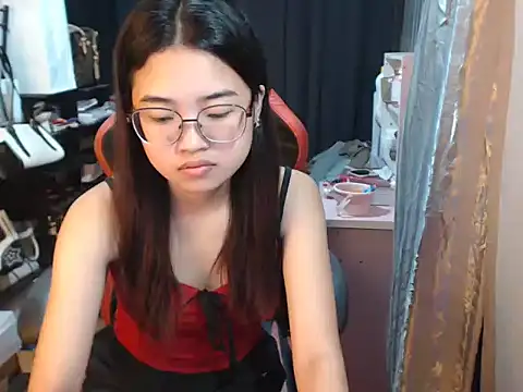 Snapshot of urhoneybunny25 chatting on 15, 10, 2025 urhoneybunny25 online show from 15, 10, 2025