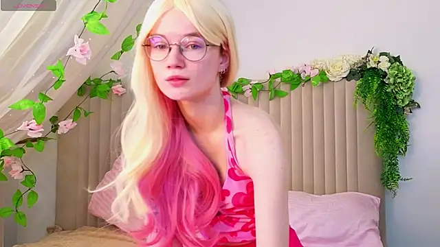 PixieKitty online show from 9, 10, 2025