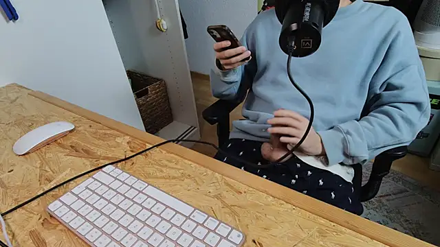 Snapshot of BenReich chatting on 10, 11, 2025 BenReich online show from 10, 11, 2025