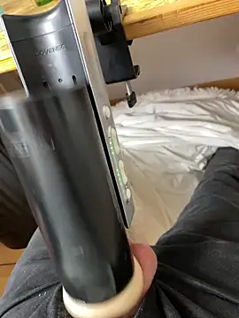 Snapshot of BenReich chatting on 25, 11, 2025 BenReich online show from 25, 11, 2025