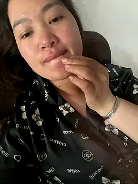 Snapshot of Nhung584 chatting on 8, 11, 2025 Nhung584 online show from 8, 11, 2025