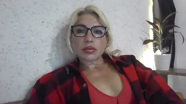 Snapshot of fox_red_lady7 chatting on 1, 10, 2025 fox red lady7 online show from 1, 10, 2025