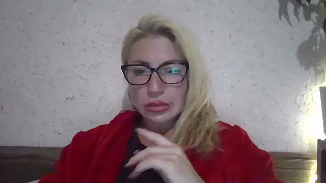Snapshot of fox_red_lady7 chatting on 5, 10, 2025 fox red lady7 online show from 5, 10, 2025