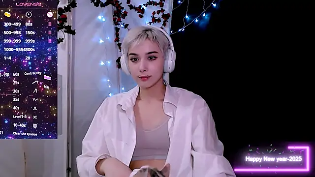 Snapshot of SophieAsh chatting on 21, 12, 2025 SophieAsh online show from 21, 12, 2025