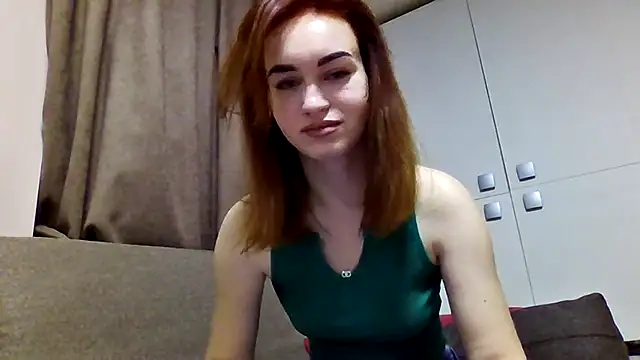 Snapshot of Requellia chatting on 8, 10, 2025 Requellia online show from 8, 10, 2025