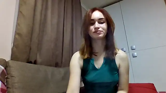 Snapshot of Requellia chatting on 15, 10, 2025 Requellia online show from 15, 10, 2025