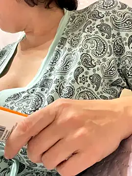 Snapshot of Kiravix chatting on 25, 10, 2025 Kiravix online show from 25, 10, 2025