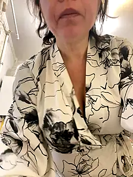 Snapshot of Kiravix chatting on 13, 11, 2025 Kiravix online show from 13, 11, 2025