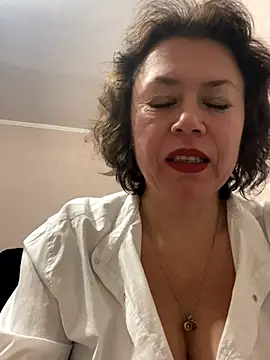 Snapshot of Kiravix chatting on 2, 12, 2025 Kiravix online show from 2, 12, 2025