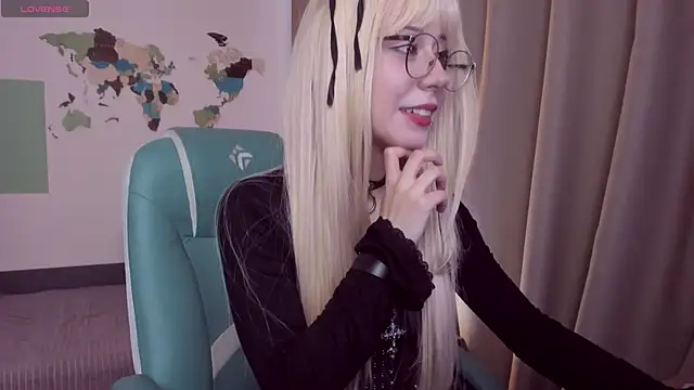 Snapshot of meomeee chatting on 22, 4, 2026 meomeee online show from 22, 4, 2026