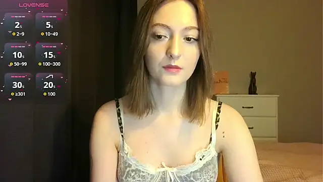 white liillyy online show from 18, 3, 2026