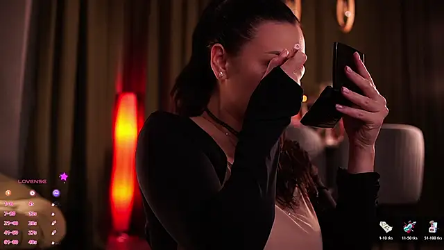 Snapshot of MaryHols chatting on 3, 12, 2025 MaryHols online show from 3, 12, 2025