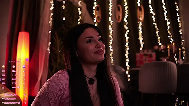 Snapshot of MaryHols chatting on 14, 12, 2025 MaryHols online show from 14, 12, 2025