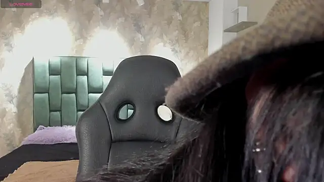 Saya Amaretto1 online show from 7, 1, 2026