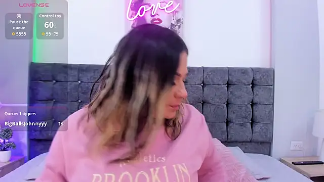 Snapshot of isabella_horney_ chatting on 5, 10, 2025 isabella horney online show from 5, 10, 2025