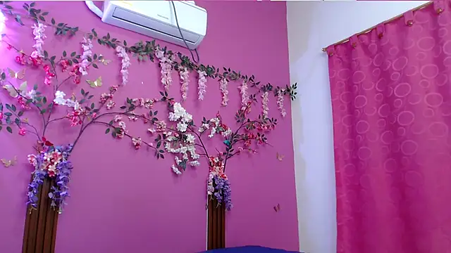 skinnybarbie022 online show from 25, 2, 2026